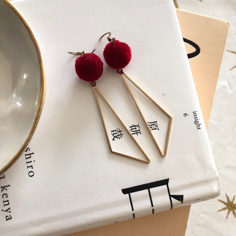 Pom pom earring